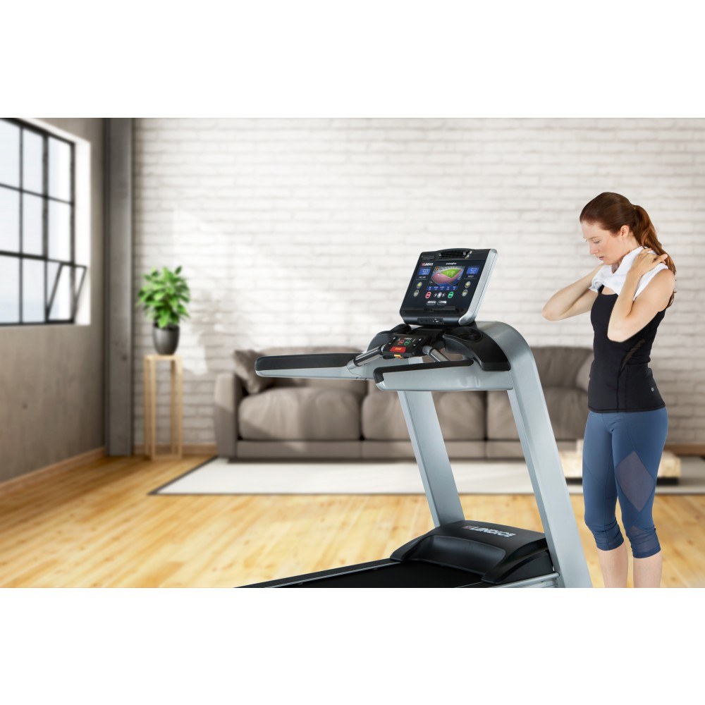 L8 Club Treadmill